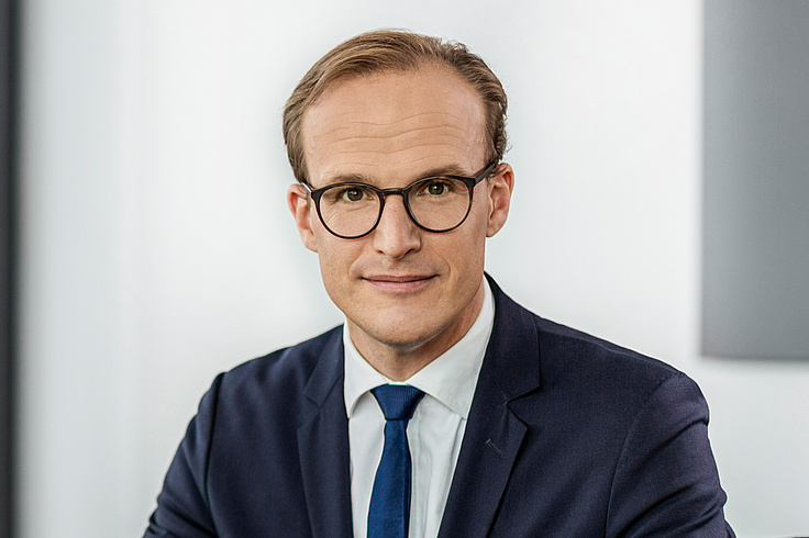 Dr. Stefan Bruinier Dr. Stefan Bruinier